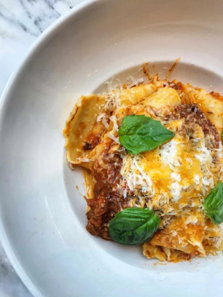 Seminyak has emerged as the foodie capital of Bali. Want to know the best foods and find the best restaurants? Click on the image to see the guide of the top places to eat in Seminyak!