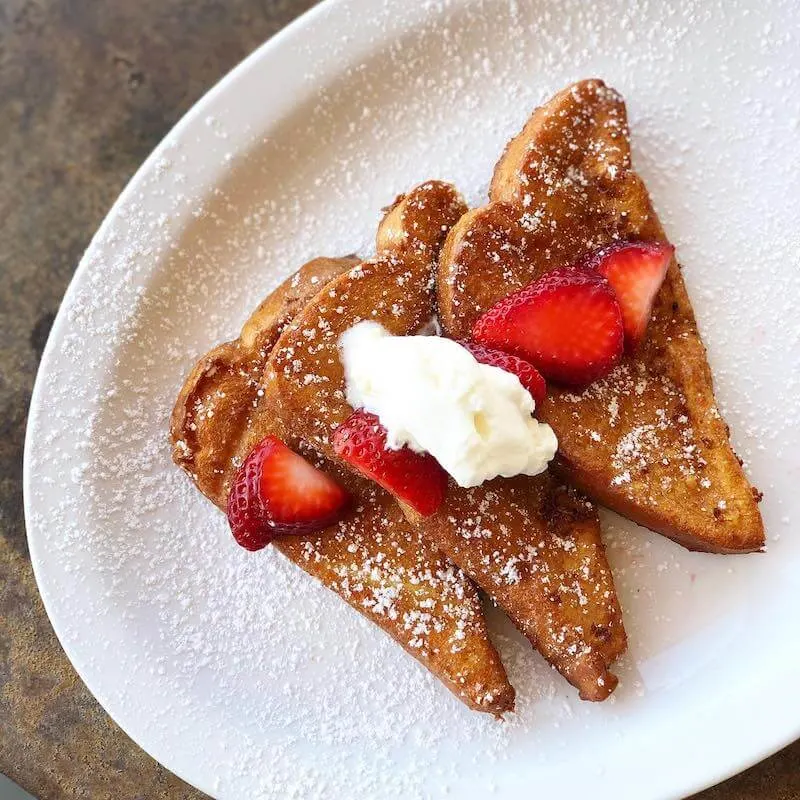 french toast with berries