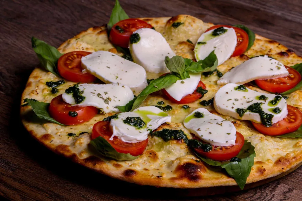 13 Must-Try La Paz Restaurants: Caprese Pizza