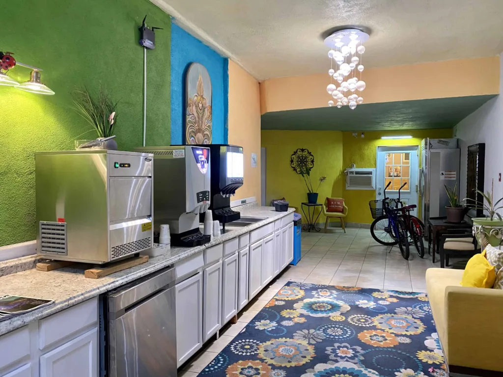 Things To Do In Palm Springs CA: Inn at Palm Springs Common Space