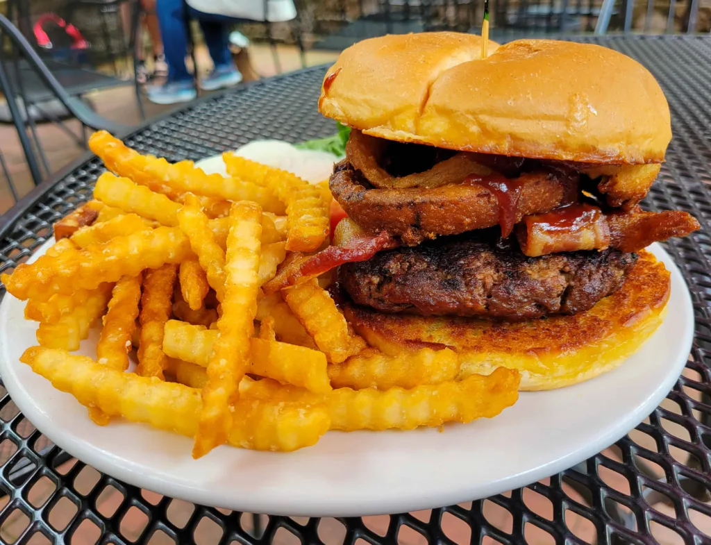 Best Restaurants In St Charles MO: River Cafe Half Pound Burger