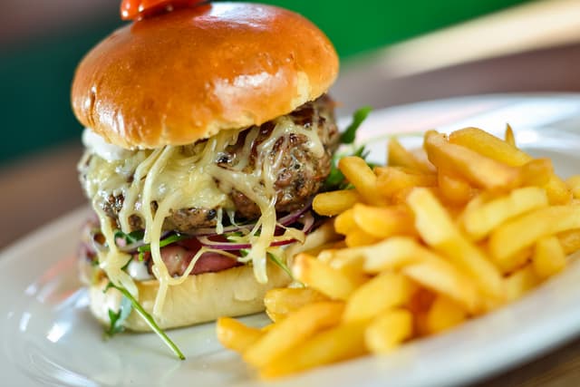 Peppermill Bar & Grill Burger