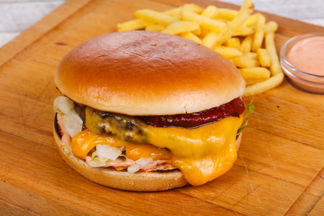 Cappy's Restaurant & Bar Cheeseburger