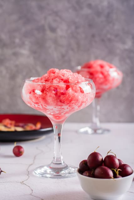 Famous Restaurant, Rooftop Bar & Live Music Venue Frozen Drinks