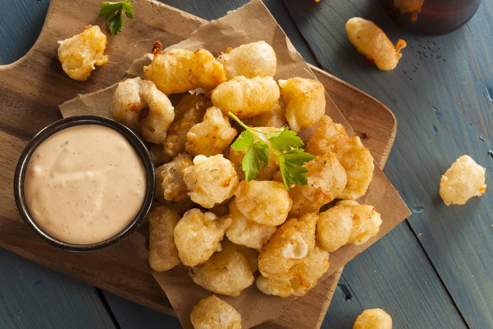 Cheese Curds with Dipping Sauce