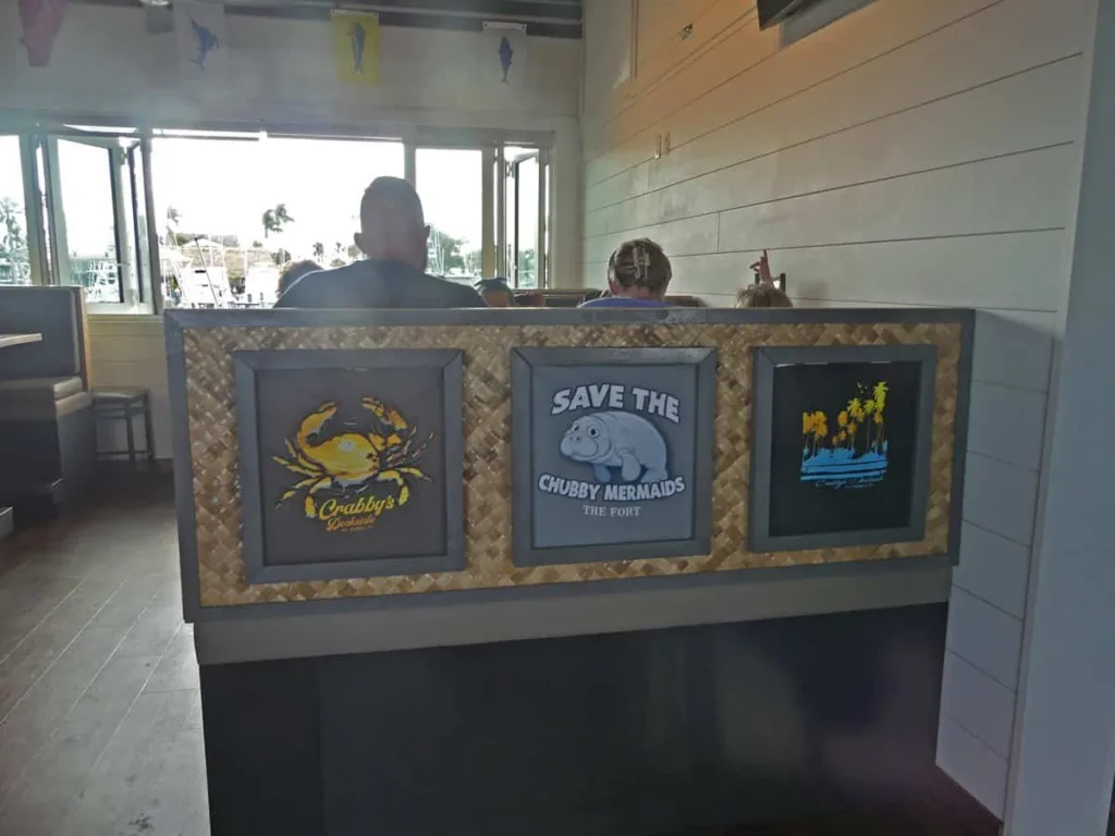 Fort Pierce Restaurants - Crabby's Dockside interior