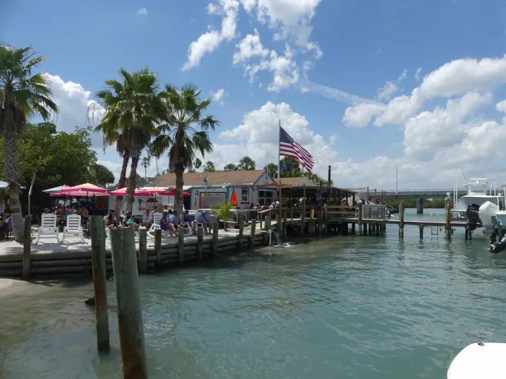 Fort Pierce Restaurants - Little Jim Bait and Tackle outside view