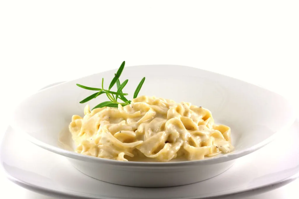 Fettucine Alfredo served in one of the restaurants with the best pizza in Vallejo