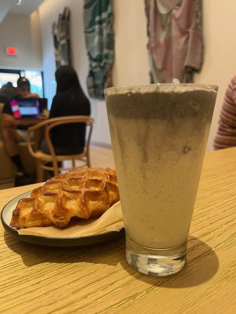 BLACK SESAME LATTE AND CROFFLE