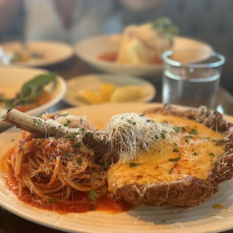 Forchetta Italian Eatery, Largo: Big Portions, Easygoing Dinner