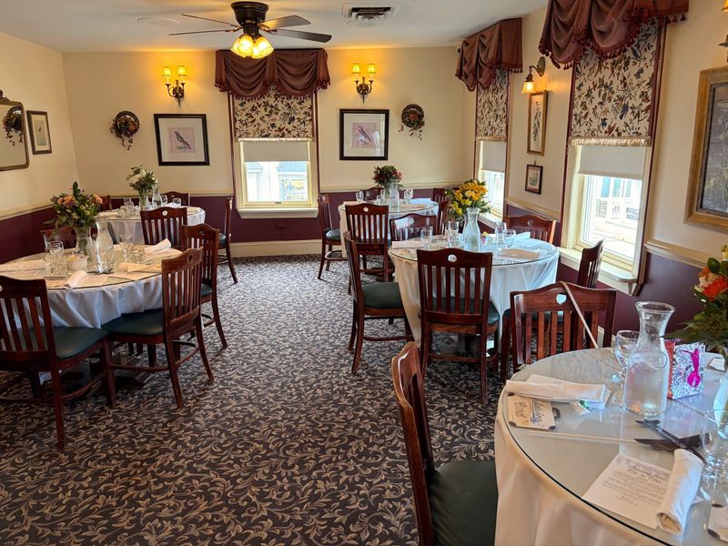 Robin's Nest Restaurant