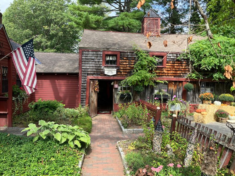 Pickity Place, NH