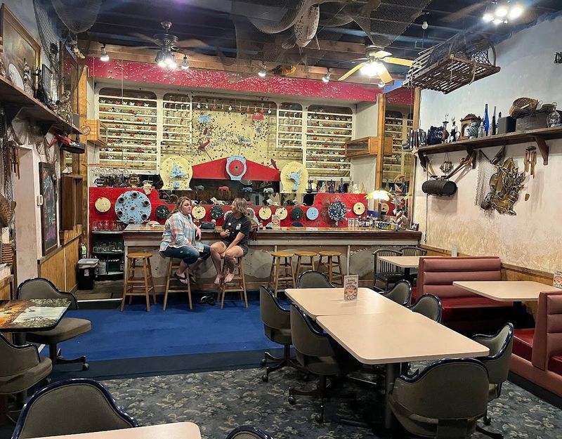 The Sandy Chanty: A Seafood Stop on Lake Road