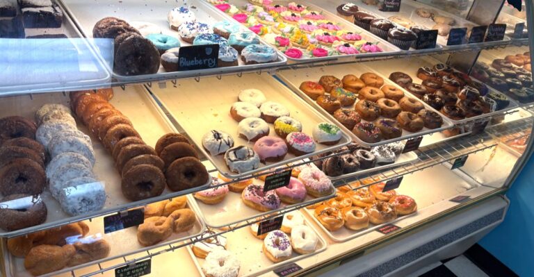 13 Places In Ohio To Grab A Warm Apple Fritter On A Crisp Fall Morning